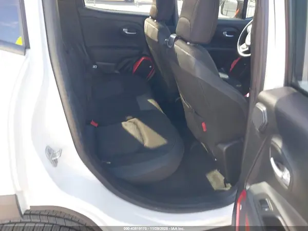 ZACCJBCB6JPJ00647 2018 JEEP RENEGADE - Image 8