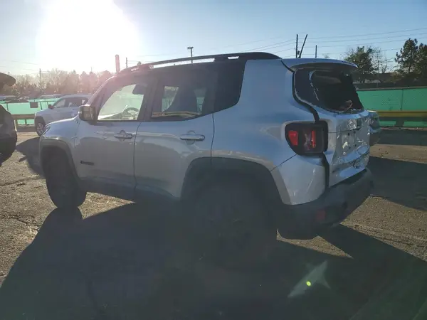 ZACCJBCB6JPJ09140 2018 JEEP RENEGADE - Image 2