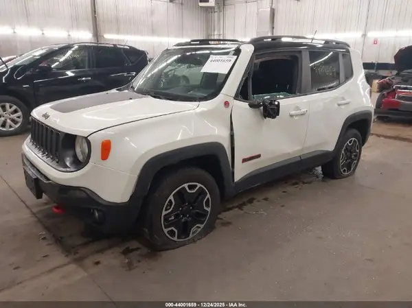 ZACCJBCB7HPE91806 2017 JEEP RENEGADE - Image 2