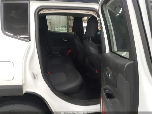 ZACCJBCB7HPE91806 2017 JEEP RENEGADE - Image 8