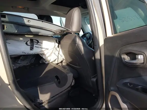 ZACCJBCB7HPF61093 2017 JEEP RENEGADE - Image 8