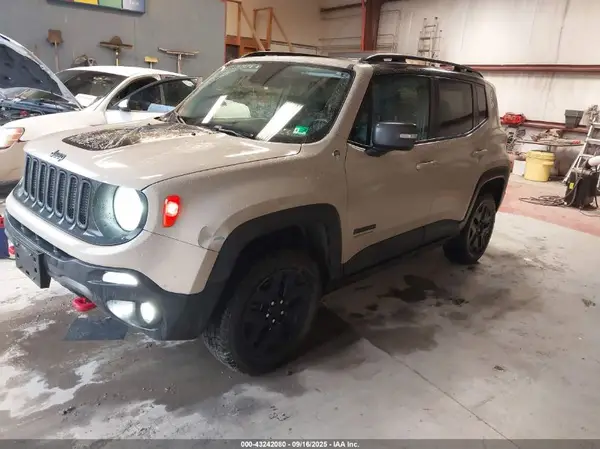 ZACCJBCB7HPF61742 2017 JEEP RENEGADE - Image 2