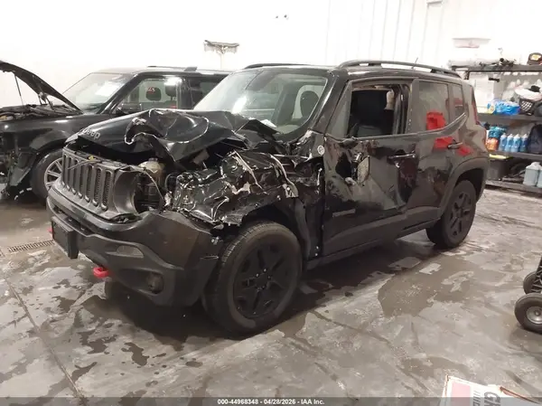 ZACCJBCB7HPF70425 2017 JEEP RENEGADE - Image 2