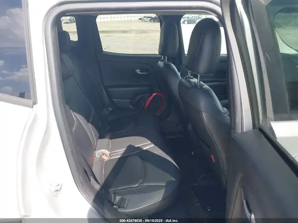 ZACCJBCB7HPG07800 2017 JEEP RENEGADE - Image 8