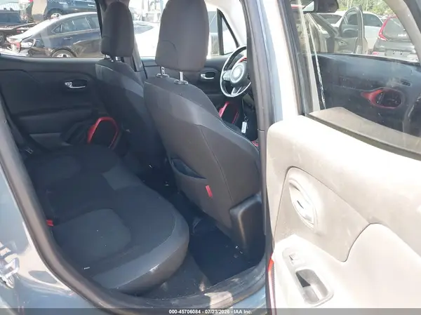ZACCJBCB7HPG15881 2017 JEEP RENEGADE - Image 8