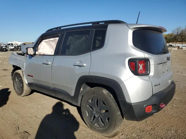 ZACCJBCB7JPH08504 2018 JEEP RENEGADE - Image 2
