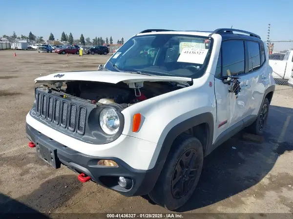 ZACCJBCB7JPH42314 2018 JEEP RENEGADE - Image 2