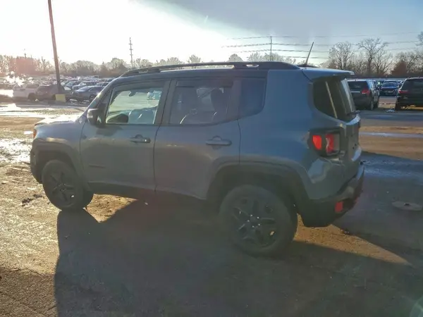 ZACCJBCB7JPH45679 2018 JEEP RENEGADE - Image 2