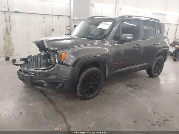 ZACCJBCB7JPH57928 2018 JEEP RENEGADE - Image 2