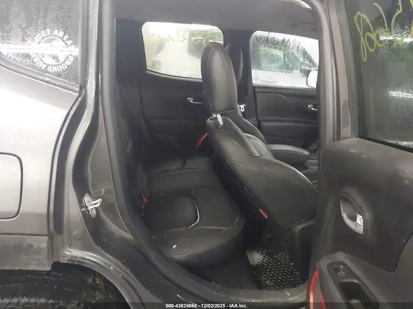 ZACCJBCB7JPH57928 2018 JEEP RENEGADE - Image 8