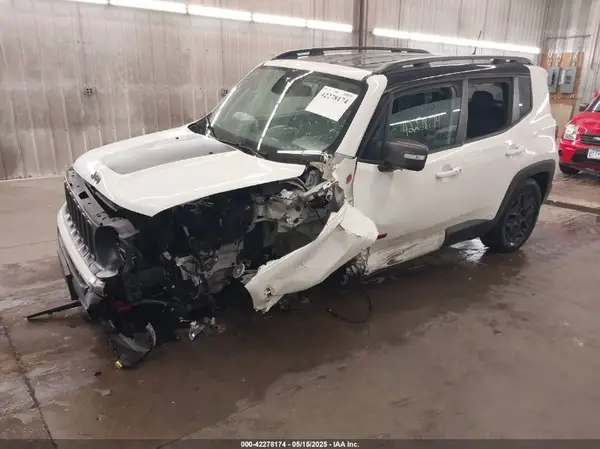 ZACCJBCB7JPH58237 2018 JEEP RENEGADE - Image 2