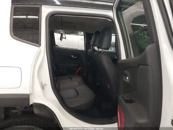 ZACCJBCB7JPH58237 2018 JEEP RENEGADE - Image 8