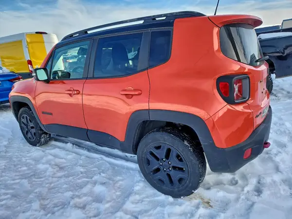 ZACCJBCB7JPH87205 2018 JEEP RENEGADE - Image 2