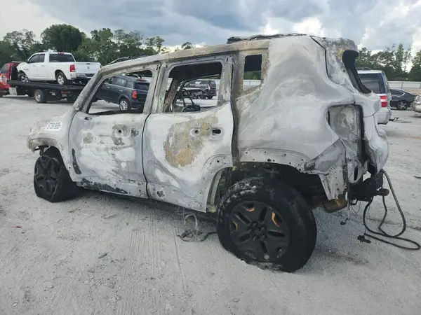 ZACCJBCB8HPE72049 2017 JEEP RENEGADE - Image 2