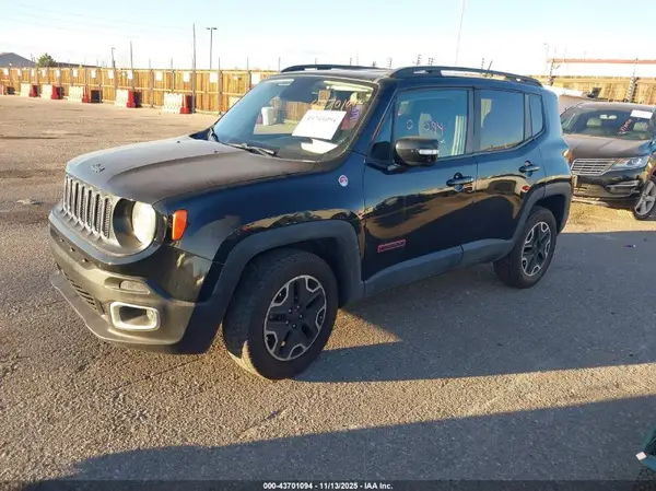 ZACCJBCB8HPE77767 2017 JEEP RENEGADE - Image 2