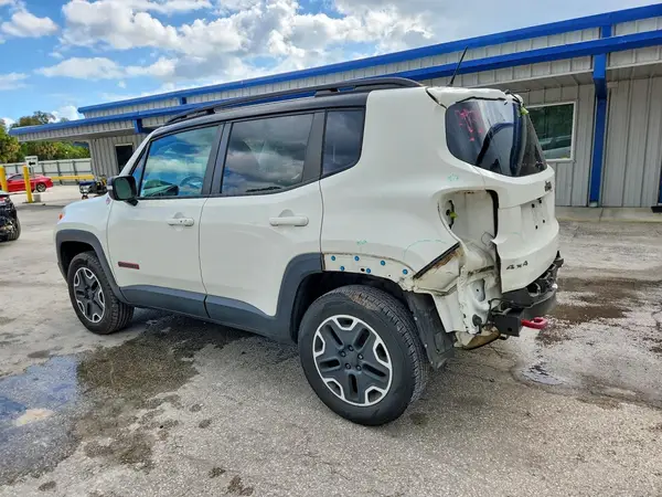 ZACCJBCB8HPE81463 2017 JEEP RENEGADE - Image 2