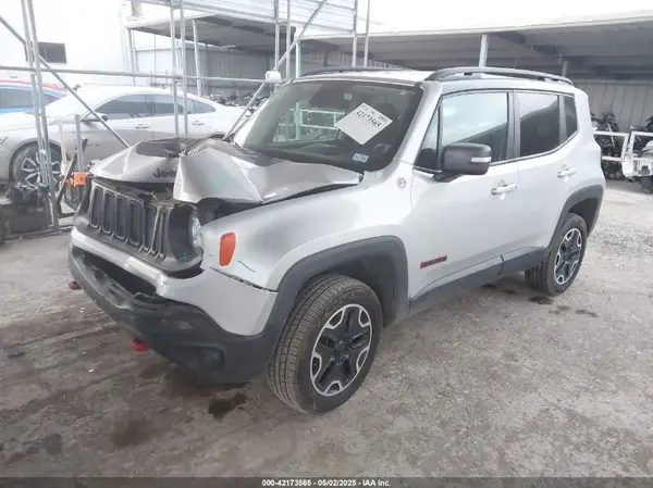 ZACCJBCB8HPE82127 2017 JEEP RENEGADE - Image 2