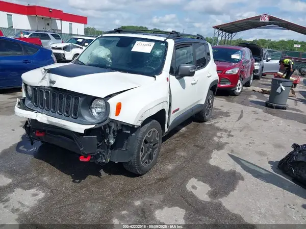 ZACCJBCB8HPF33898 2017 JEEP RENEGADE - Image 2