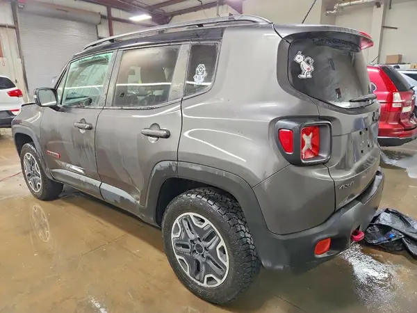 ZACCJBCB8HPF64987 2017 JEEP RENEGADE - Image 2