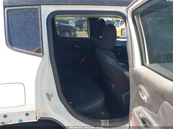 ZACCJBCB8HPF86715 2017 JEEP RENEGADE - Image 8