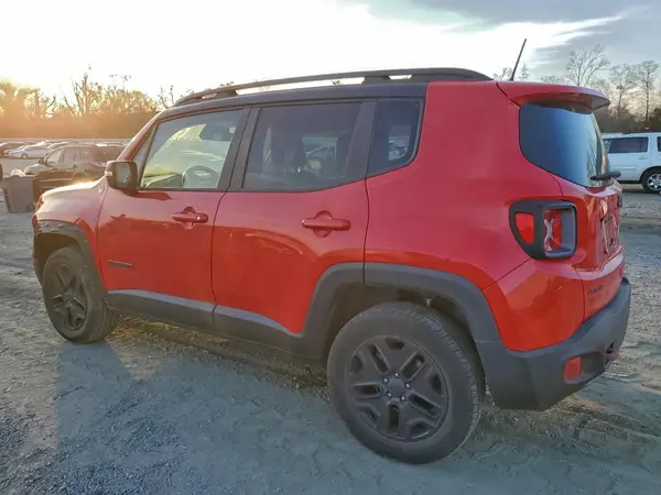 ZACCJBCB8JPG72693 2018 JEEP RENEGADE - Image 2