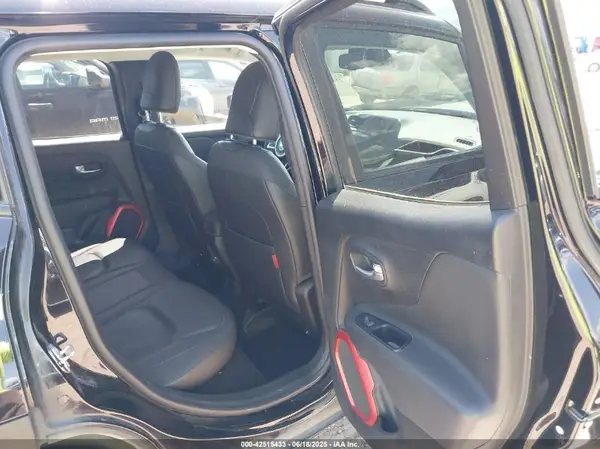 ZACCJBCB8JPG77909 2018 JEEP RENEGADE - Image 8