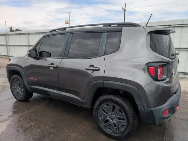 ZACCJBCB8JPG97349 2018 JEEP RENEGADE - Image 2