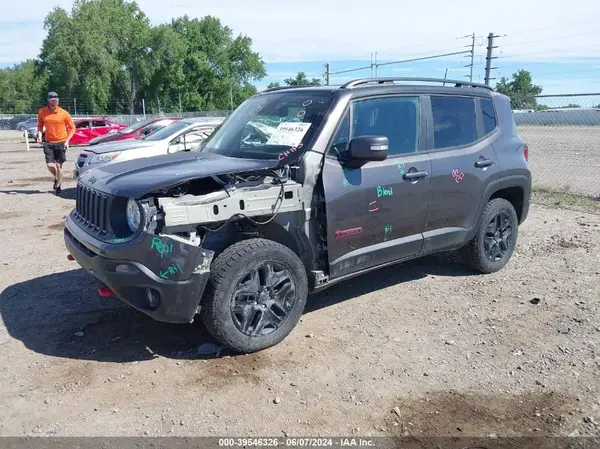ZACCJBCB8JPH41608 2018 JEEP RENEGADE - Image 2