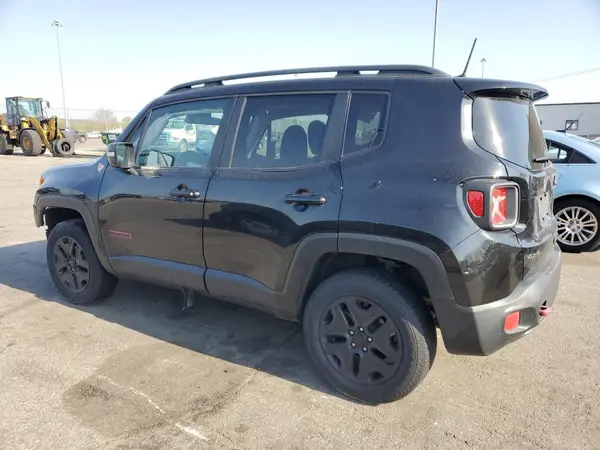 ZACCJBCB8JPH42239 2018 JEEP RENEGADE - Image 2