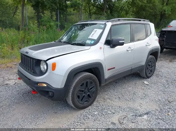 ZACCJBCB8JPH76889 2018 JEEP RENEGADE - Image 2