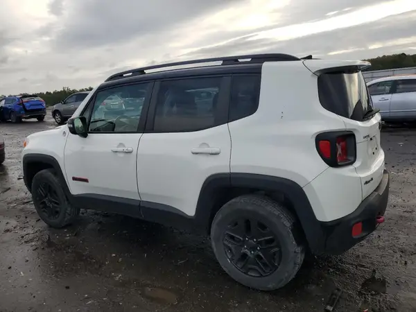 ZACCJBCB8JPH99721 2018 JEEP RENEGADE - Image 2