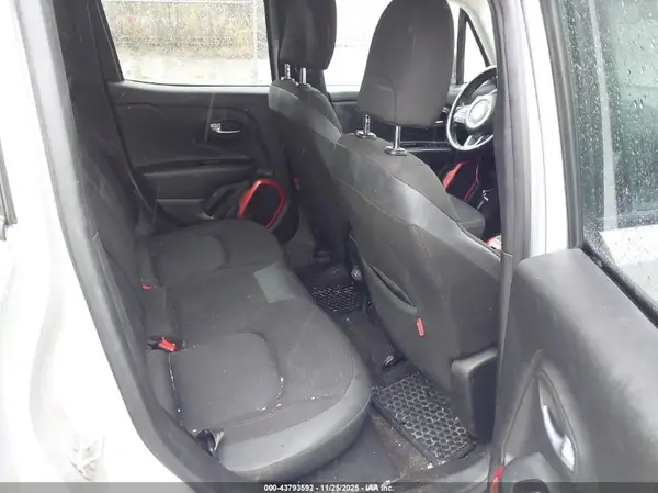ZACCJBCB8JPJ02478 2018 JEEP RENEGADE - Image 8