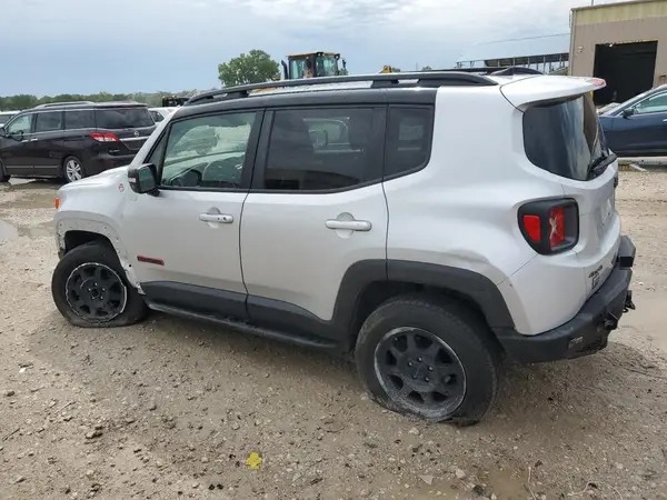 ZACCJBCB8JPJ03758 2018 JEEP RENEGADE - Image 2