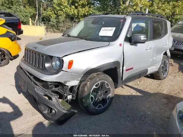 ZACCJBCB9HPF64156 2017 JEEP RENEGADE - Image 2