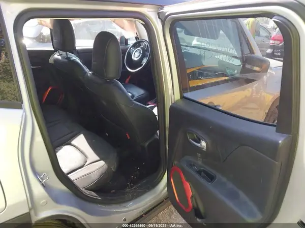 ZACCJBCB9HPF64156 2017 JEEP RENEGADE - Image 8