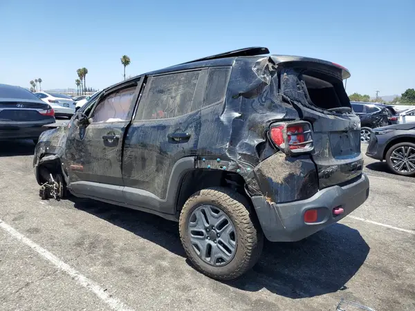 ZACCJBCB9JPH76822 2018 JEEP RENEGADE - Image 2