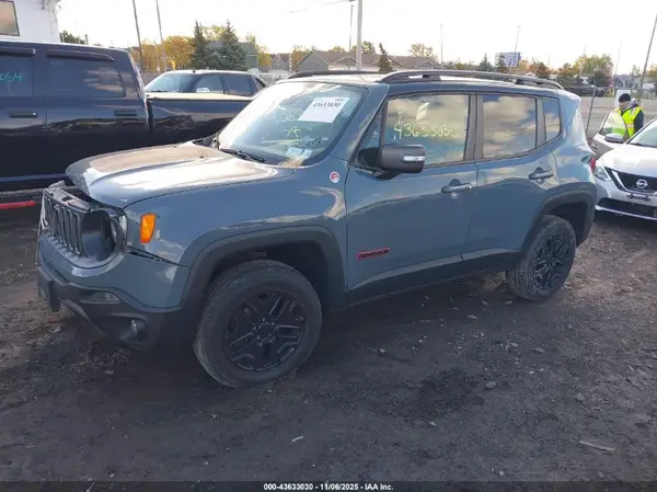 ZACCJBCB9JPJ01002 2018 JEEP RENEGADE - Image 2