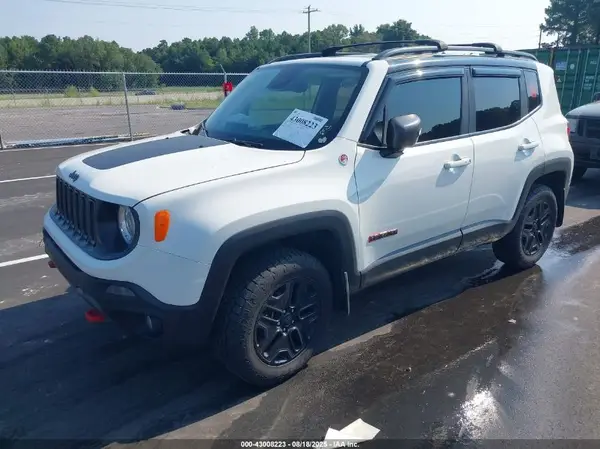 ZACCJBCB9JPJ01033 2018 JEEP RENEGADE - Image 2