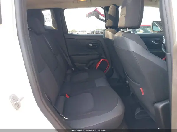 ZACCJBCB9JPJ01033 2018 JEEP RENEGADE - Image 8