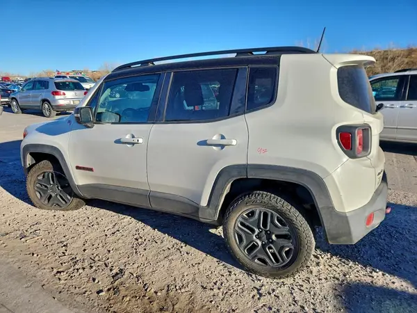 ZACCJBCB9JPJ05521 2018 JEEP RENEGADE - Image 2