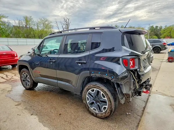 ZACCJBCBXHPE55978 2017 JEEP RENEGADE - Image 2
