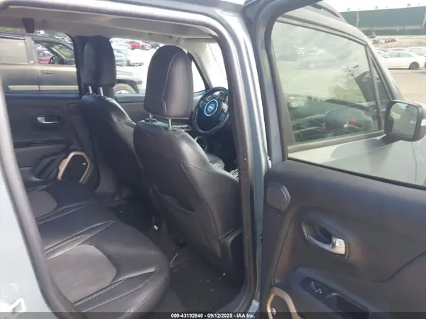 ZACCJBCBXHPE82940 2017 JEEP RENEGADE - Image 8