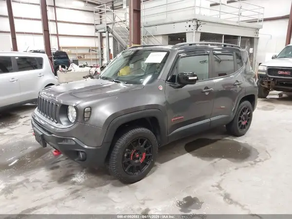 ZACCJBCBXHPE90584 2017 JEEP RENEGADE - Image 2