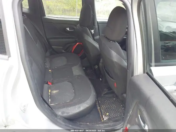 ZACCJBCBXHPG50320 2017 JEEP RENEGADE - Image 8