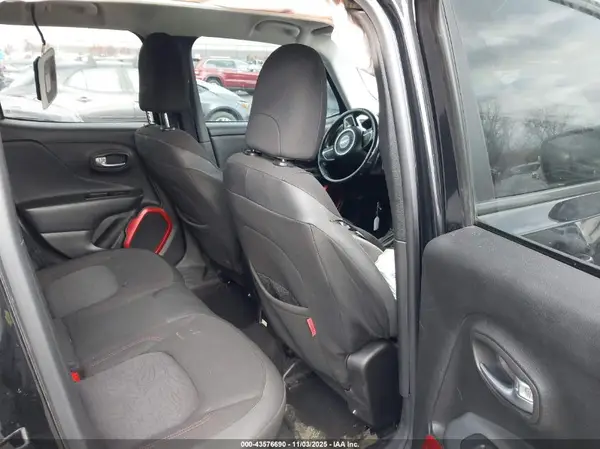 ZACCJBCBXHPG67568 2017 JEEP RENEGADE - Image 8