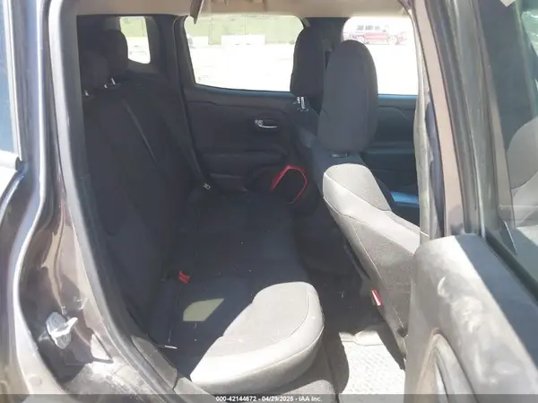 ZACCJBCBXJPH00722 2018 JEEP RENEGADE - Image 8