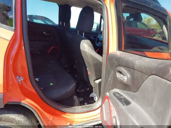 ZACCJBCBXJPH37429 2018 JEEP RENEGADE - Image 8