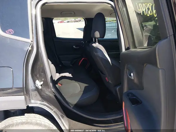 ZACCJBCBXJPH67675 2018 JEEP RENEGADE - Image 8