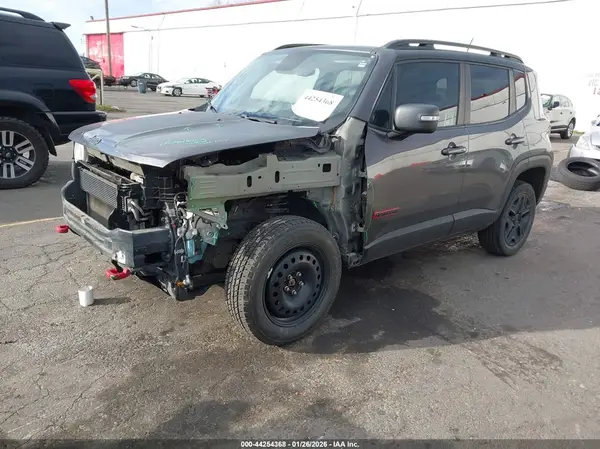 ZACCJBCBXJPH99011 2018 JEEP RENEGADE - Image 2