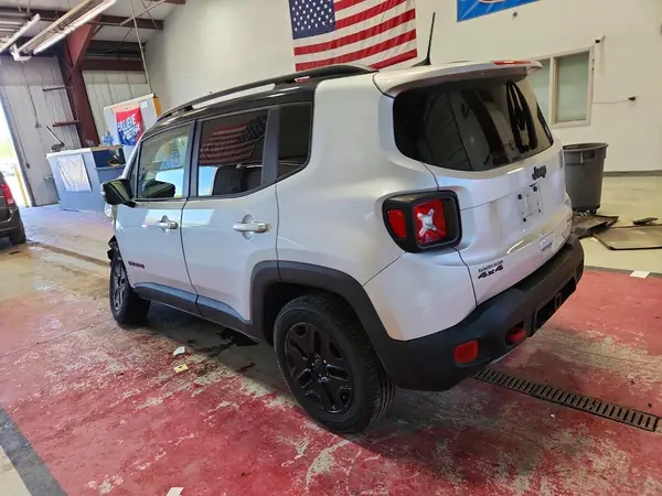 ZACCJBCBXJPJ01123 2018 JEEP RENEGADE - Image 2